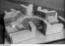 Winning design by architects Hans and Wassili Luckhardt for the newly planned Alexanderplatz. In the foreground are the two buildings that are now occupied in scale by Alexanderhaus and Berolinahaus.