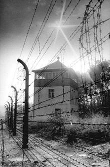 Wachttoren bij de gedenkplaats Buchenwald, in 1983  