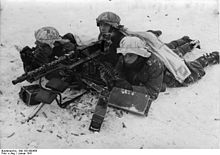Vojaki nemškega polka Großdeutschland uporabljajo MG 34 na stativu.