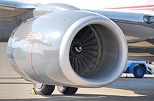 Motor na letalu 737-800, ki kaže, da nima oblike kroga. Ta oblika je dobila vzdevek "vrečka za hrčka".