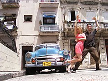 Voksent par danser salsa i Cuba