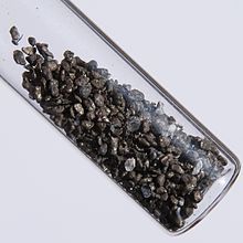 Calciu metalic în aer, corodat  
