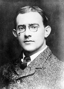 Carl Graham Fisher (1874-1938) dell'Indiana, un imprenditore americano di ricambi per veicoli e autostrade, co-fondatore e primo presidente della Indianapolis Motor Speedway. Maggio 1909.