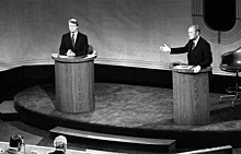Carter og præsident Gerald Ford debatterer i Philadelphia