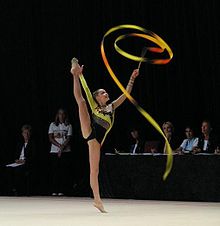Dominika Červenková (Repubblica Ceca) ha eseguito la sua routine del nastro ai World Games 2005.