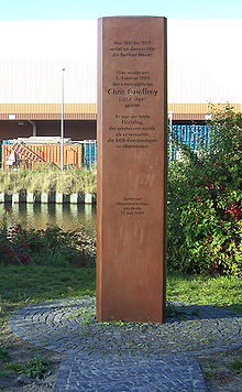 Pomnik wzniesiony w 2003 r. przy kanale w dzielnicy Britz w berlińskiej dzielnicy Treptow-Köpenick