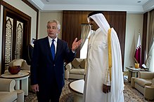 Emir Tamim bin Hamad Al Thani s bývalým ministrem obrany USA Chuckem Hagelem.