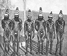 1900年，澳大利亚中部的阿伦特人在科罗伯里的照片。