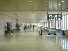 A l'intérieur du terminal passagers