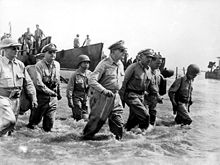 Il generale MacArthur e il presidente Osmeña di ritorno nelle Filippine