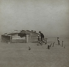 Een boer en zijn twee zonen tijdens een stofstorm in Cimarron County, 1936...