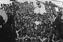 Un público significa sobre todo un grupo de personas.  