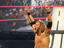 Edge setelah memenangkan pertandingan Royal Rumble.