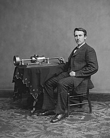 Thomas Edison med fonograf. Edison anses vara en av historiens mest produktiva uppfinnare med 1 093 amerikanska patent i sitt namn.