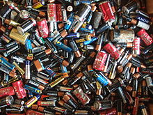Diversi tipi di vecchie batterie