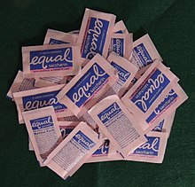 Kunstmatige zoetstoffen komen vaak in pakjes zoals deze. Het bevat sacharine.  