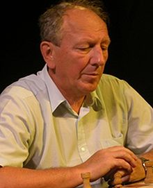 Evgeny Sveshnikov, který v roce 1994 tvrdil, že bílý musí hrát na výhru, zatímco černý na remízu.