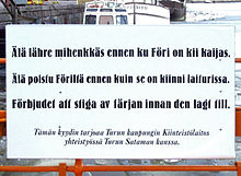Trilingual sign at the ferry across the Aurajoki: Turku dialect, Finnish and Swedish