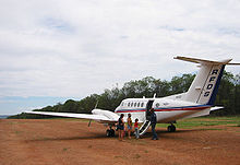 En RFDS Beechcraft Super King Air på en fjerntliggende landingsbane  