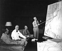 President Franklin Roosevelt kui ülemjuhataja koos oma sõjaväejuhtidega Teise maailmasõja ajal. (Vasakult paremale: Kindral Douglas MacArthur, Roosevelt, admiral William D. Leahy ja admiral Chester W. Nimitz).