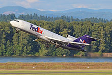 N281FE, un FedEX 727-233, care părăsește Aeroportul Internațional Portland