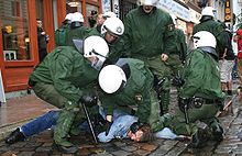 Hamburg officers during an arrest
