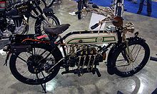 A 1913 FN (Fabrique Nationale), Belgie, čtyřválec a hřídelový pohon