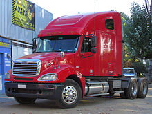 eine aerodynamische konventionelle Kabine mit Schlafkabine der Freightliner Columbia