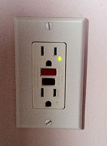 Prise GFCI avec bouton rouge pour le test et bouton noir pour la réinitialisation