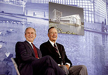 Bush ja hänen poikansa George W. Bush vuoden 2008 kesäolympialaisissa Pekingissä.  