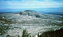 Glass Mountain, een grote obsidiaan stroom bij de Medicine Lake Vulkaan.  