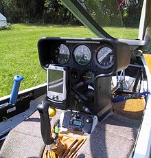 Pilotski sedež in upravljalni elementi