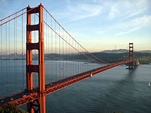 Golden Gate Bridge spænder over Golden Gate i San Francisco-bugten - en af de mest berømte broer i verden.