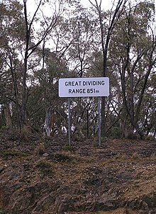 Znak Great Dividing Range na Kings Highway pomiędzy Braidwood i Bungendore, Nowa Południowa Walia