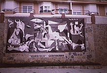 Das Gemälde "Guernica" von Pablo Picasso (1937) an einer Wand.