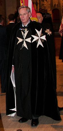 Le Duc de Gloucester, Grand Prieur de l'Ordre de Saint-Jean, lors du service d'investiture du prieuré de l'Ordre aux États-Unis