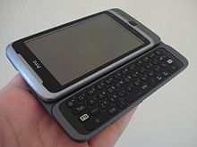 HTC Desire Z, con un grande display tattile e una tastiera QWERTY.