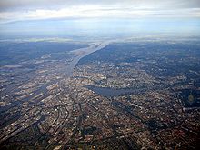 Hamburg from the northeast. Aerial view 2007. View downstream the river Elbe; on the left the harbor area, in the center of the picture the Binnenalster and the Außenalster.