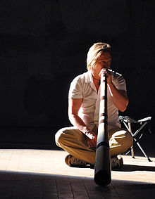 Hangklangin esitys Didgeridoon kanssa Berliinissä 2010 /Malzfabrik