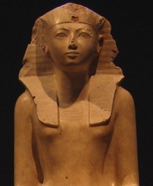 Estatua de Hatshepsut expuesta en el Museo Metropolitano de Arte
