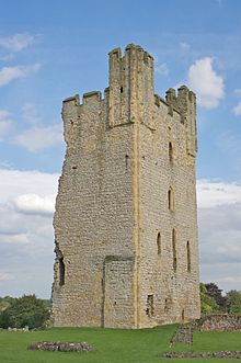Helmslijas pils (Helmsley Castle, Jorkšīra) tika nopostīta, 1644. gadā nojaucot pusi no austrumu torņa.