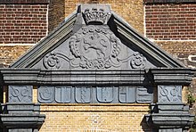 Shields of arms of the Staten-Generaal van de Nederlanden and cities of Hoorn, Delft, Amsterdam, Middelburg, Rotterdam and Enkhuizen above the entrance to the Castle of Good Hope.