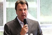 Heribert Bruchhagen took over as CEO from Dietmar Beiersdorfer in December 2016. In February 2018, he was relieved of his duties together with Jens Todt in the highest danger of relegation.