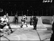 Zápas mezi týmy Chicago Blackhawks a Toronto Maple Leafs odehraný někdy mezi sezónou 1959-60 a koncem sezóny 1961-62 NHL.
