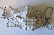 Homemade everyday mask with retaining straps