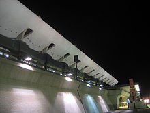 De buitenkant van de terminal van de luchthaven van Dulles