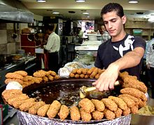 Výroba falafelů v Ramalláhu na Západním břehu Jordánu  