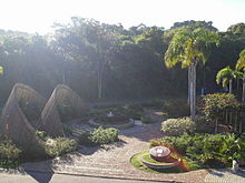 Jardim de Plantas Nativas o rozloze 600 metrů čtverečních je tvořena pouze rostlinami curitibanu.