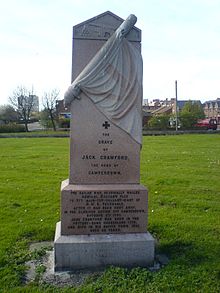 Lápide da Crawford no cemitério da Santíssima Trindade, no East End.