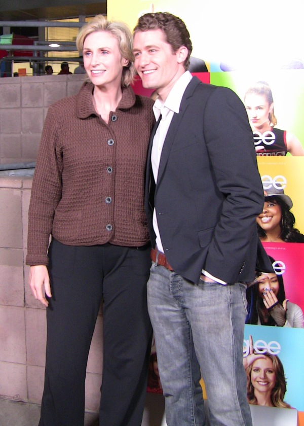 Jane Lynch (til venstre) spillede Sue Sylvester, og Matthew Morrson (til højre) spillede Will Schuester.